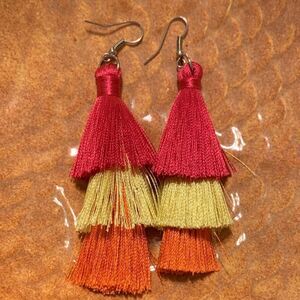 🌻 Beautiful Tassel Statement Earrings